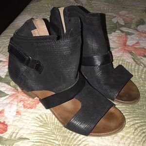 🔘 Miz Mooz sandals size 8